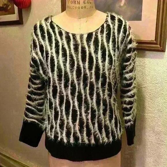 Sisters Sweaters - Sisters Black and White Eyelash Sweater Size XL